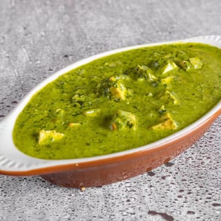 Saag Paneer (Half Tray)
